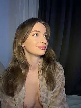 Snapshot of EvieEvans chatting on April 26, 2026, 7:33 pm EvieEvans online show from April 26, 2026, 7:33 pm