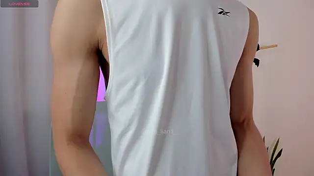 kim lian21 online show from October 30, 2025, 12:36 pm