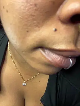 YellowHoneyDip online show from February 19, 2026, 5:43 pm