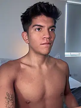 santiago 01 online show from February 9, 2025, 4:18 pm