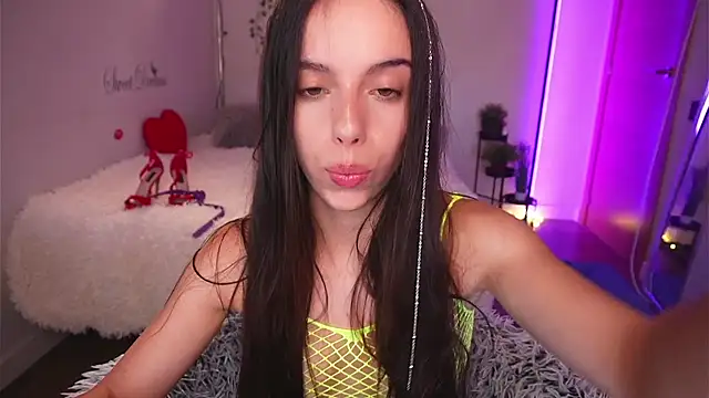 Dayna Nebula online show from September 19, 2025, 1:26 pm