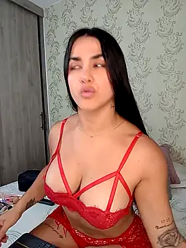 Snapshot of Bella_Fior chatting on February 25, 2026, 12:55 am Bella Fior online show from February 25, 2026, 12:55 am