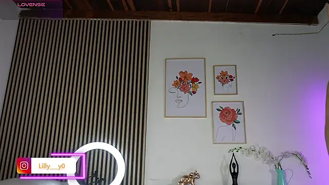 Snapshot of LillyDolls23 chatting on February 3, 2026, 1:05 pm LillyDolls23 online show from February 3, 2026, 1:05 pm