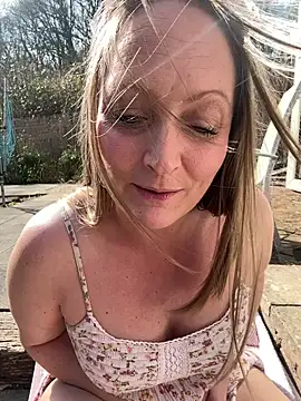 HoneyBluex online show from March 5, 2026, 12:35 pm