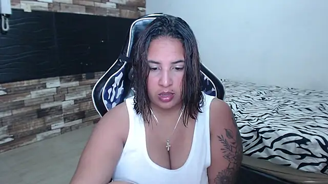 Snapshot of KathyHardcore69 chatting on May 1, 2026, 3:44 am KathyHardcore69 online show from May 1, 2026, 3:44 am