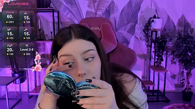 CoralineKeyns online show from November 5, 2025, 5:32 am