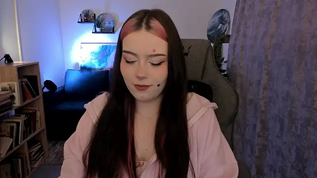 CoralineKeyns online show from May 11, 2026, 5:09 am