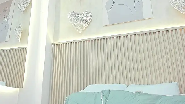 Snapshot of daiana_curly chatting on April 15, 2026, 7:18 pm daiana curly online show from April 15, 2026, 7:18 pm