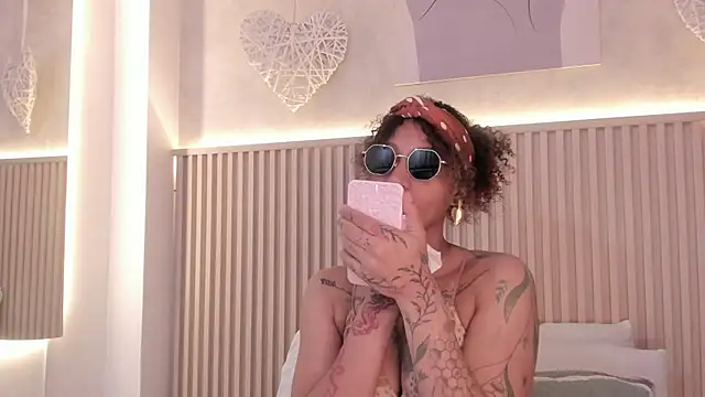 Snapshot of daiana_curly chatting on April 8, 2026, 8:10 pm daiana curly online show from April 8, 2026, 8:10 pm