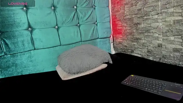 Cloee66 online show from October 17, 2025, 3:25 pm