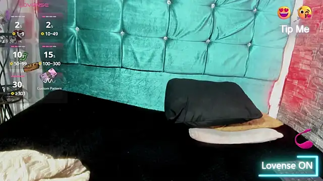 Snapshot of Cloee66 chatting on February 4, 2026, 2:23 pm Cloee66 online show from February 4, 2026, 2:23 pm