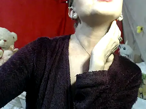 hottieperla online show from March 13, 2025, 7:06 pm