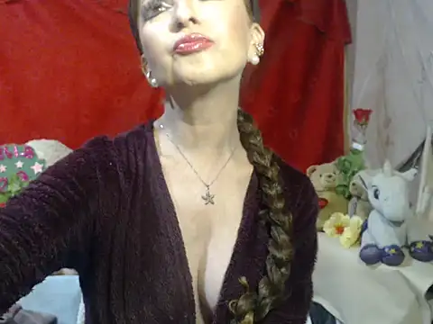 hottieperla online show from October 12, 2025, 4:08 pm