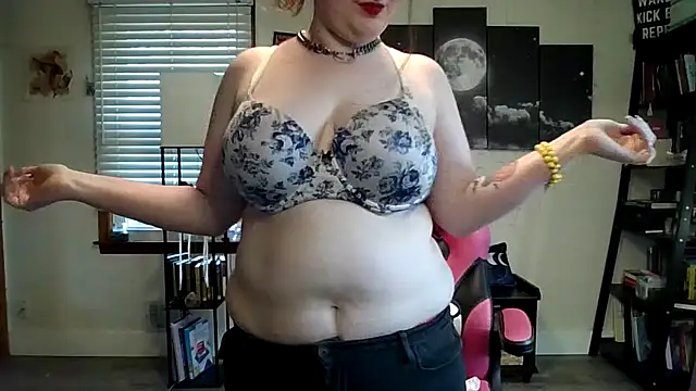 naughtylittlebella online show from December 17, 2025, 7:41 pm