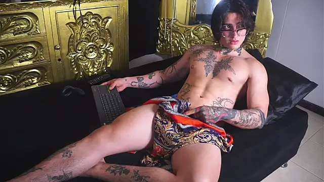 dantecoppolaa  online show from February 27, 2025, 3:18 am