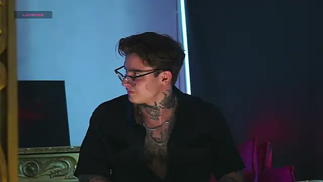 dantecoppolaa  online show from October 19, 2025, 8:33 pm