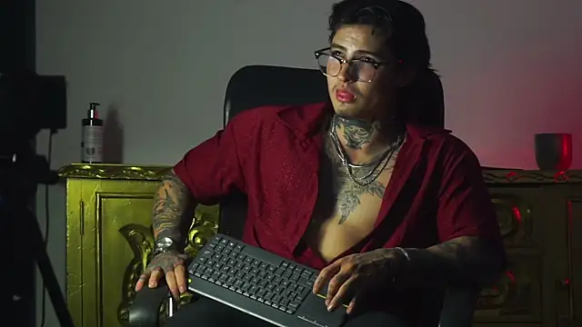 dantecoppolaa  online show from September 10, 2025, 11:04 pm