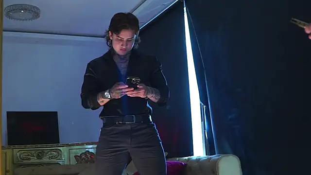 dantecoppolaa  online show from October 13, 2025, 8:10 pm