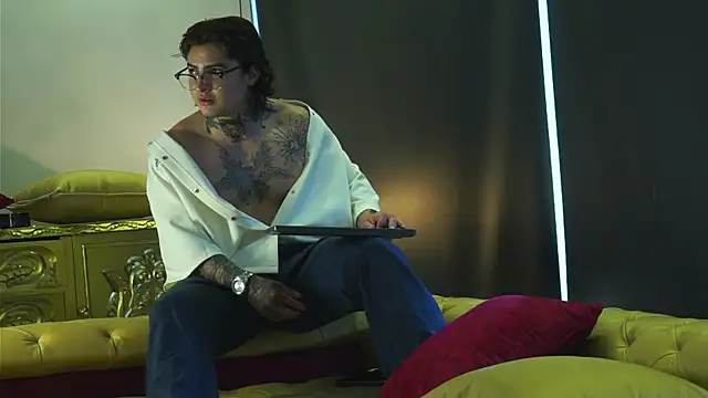 dantecoppolaa  online show from October 5, 2025, 8:10 pm