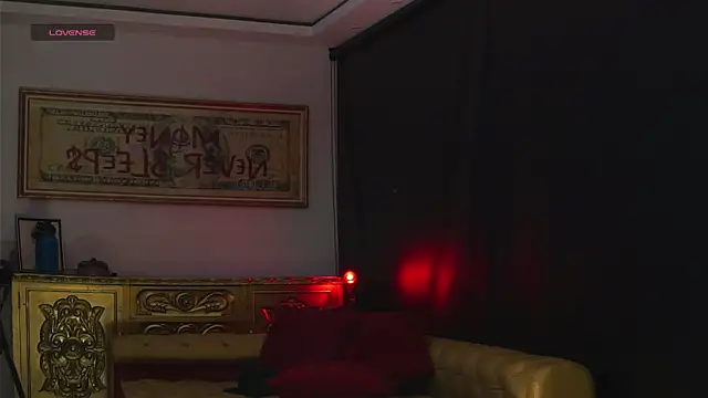 dantecoppolaa  online show from October 31, 2025, 11:11 pm