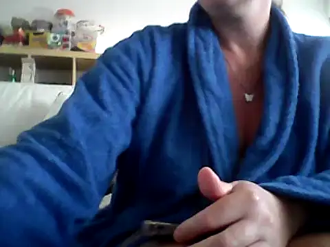 Snapshot of DragoneSFR chatting on March 6, 2025, 4:38 pm DragoneSFR online show from March 6, 2025, 4:38 pm