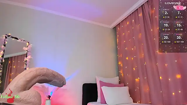 LeylaNoiry online show from February 22, 2025, 6:52 pm