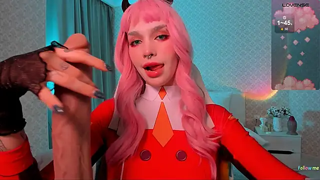 LeylaNoiry online show from September 30, 2025, 3:07 pm