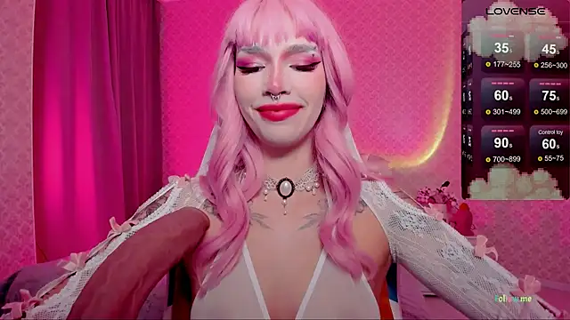 LeylaNoiry online show from September 11, 2025, 3:23 pm