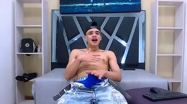 mailo bronw online show from December 23, 2024, 8:46 pm