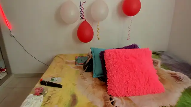 Snapshot of catalinabreyle chatting on February 15, 2025, 1:27 pm catalinabreyle online show from February 15, 2025, 1:27 pm