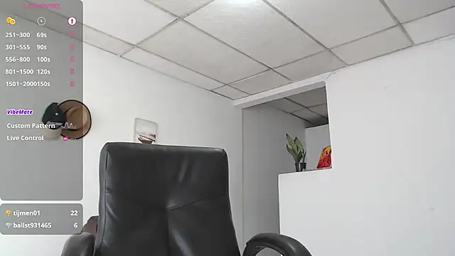 Aaronblack1  online show from September 12, 2025, 1:11 pm