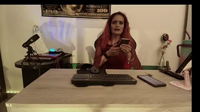 Snapshot of Julieta_Wall_ chatting on April 7, 2026, 12:34 am Julieta Wall online show from April 7, 2026, 12:34 am