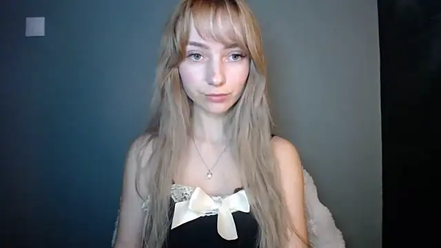 LuciaYoung online show from January 16, 2026, 7:18 pm