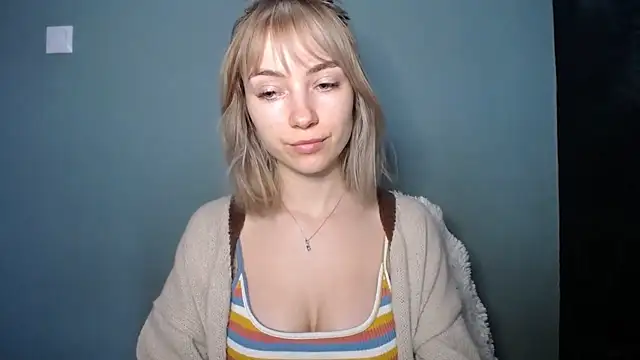 LuciaYoung online show from February 20, 2026, 1:46 pm