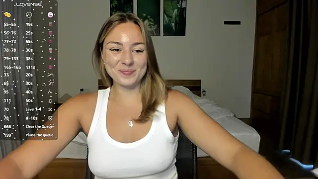 Snapshot of ThreeshaWhite chatting on May 29, 2026, 4:40 am ThreeshaWhite online show from May 29, 2026, 4:40 am
