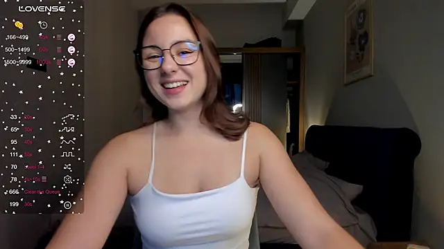 Snapshot of ThreeshaWhite chatting on November 14, 2025, 5:44 am ThreeshaWhite online show from November 14, 2025, 5:44 am