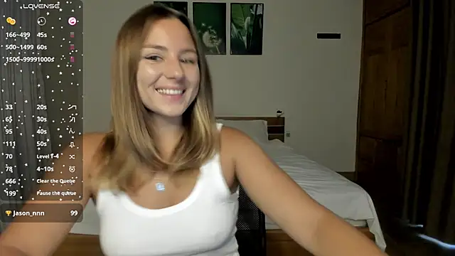 Snapshot of ThreeshaWhite chatting on June 2, 2026, 1:27 am ThreeshaWhite online show from June 2, 2026, 1:27 am