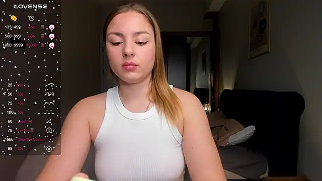 Snapshot of ThreeshaWhite chatting on March 14, 2025, 2:53 am ThreeshaWhite online show from March 14, 2025, 2:53 am