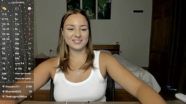 Snapshot of ThreeshaWhite chatting on June 4, 2026, 3:33 am ThreeshaWhite online show from June 4, 2026, 3:33 am