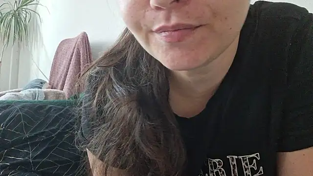 Cyndee Winter online show from November 8, 2025, 11:47 am