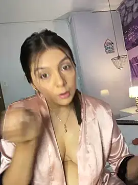 SamaraLincolnn online show from May 7, 2026, 5:27 pm