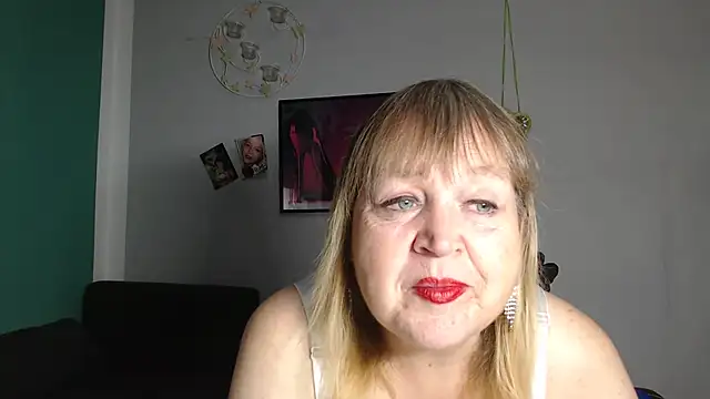 Snapshot of Blasflittchen chatting on October 7, 2025, 8:37 am Blasflittchen online show from October 7, 2025, 8:37 am