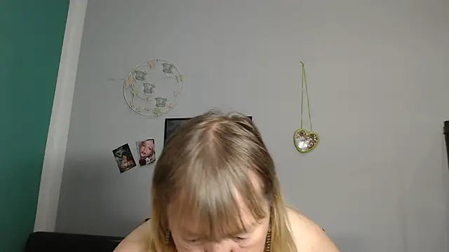 Snapshot of Blasflittchen chatting on September 19, 2025, 10:52 am Blasflittchen online show from September 19, 2025, 10:52 am