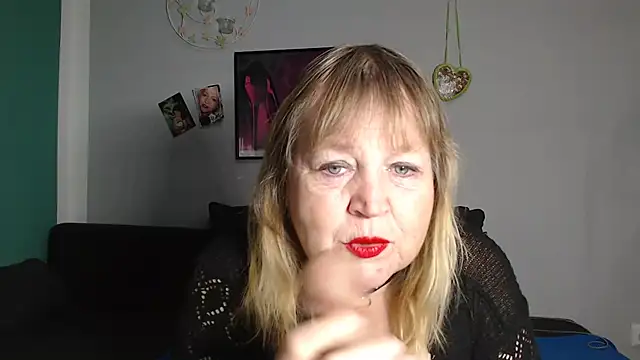 Snapshot of Blasflittchen chatting on October 10, 2025, 2:51 pm Blasflittchen online show from October 10, 2025, 2:51 pm