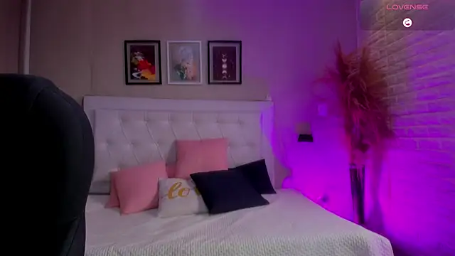 emma  smith1 online show from March 4, 2026, 12:46 pm