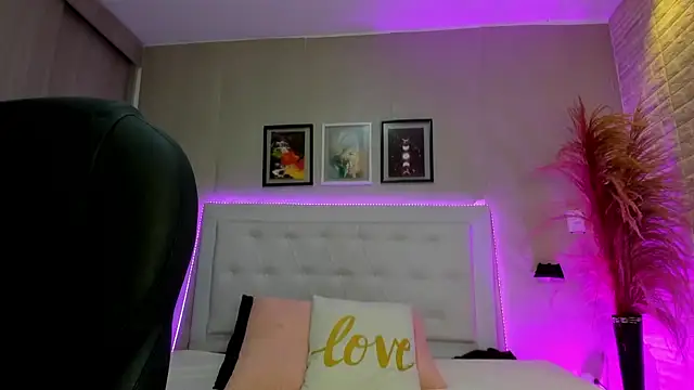 emma  smith1 online show from February 10, 2026, 10:58 am