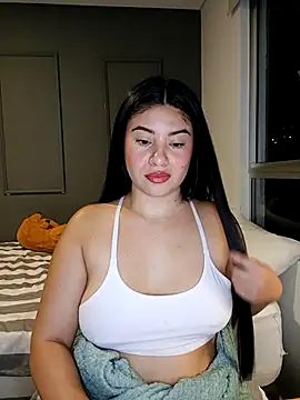 tara20  online show from October 19, 2025, 8:06 am