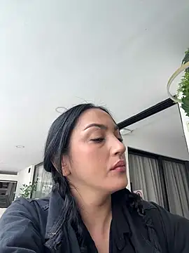 LIAH IZUMI online show from March 22, 2026, 12:50 pm