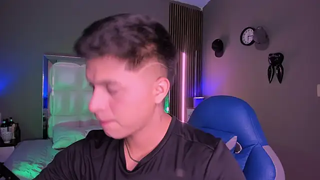 Niicky1  online show from September 14, 2025, 9:15 pm