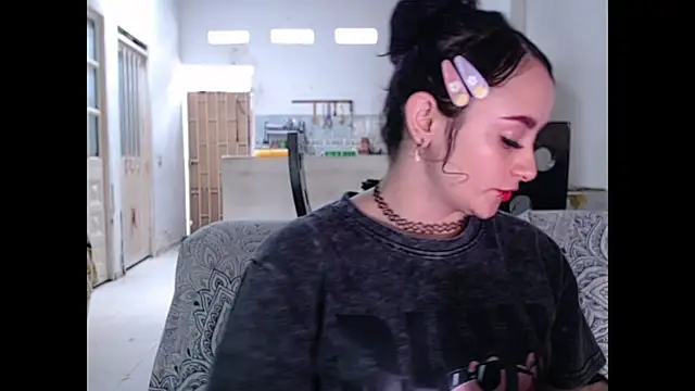 kitty22  online show from April 27, 2026, 3:21 pm